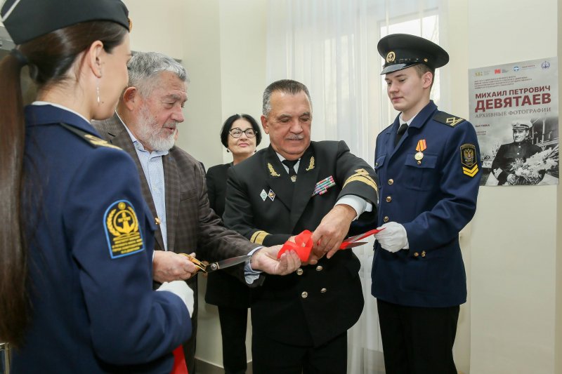Выставка архивных фотографий Михаила Девятаева