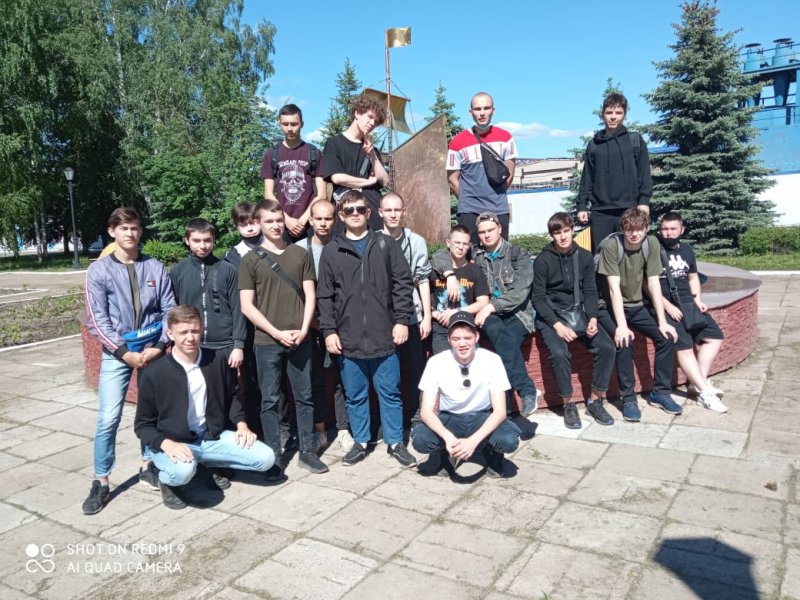 Профориентационная экскурсия студентов на завод